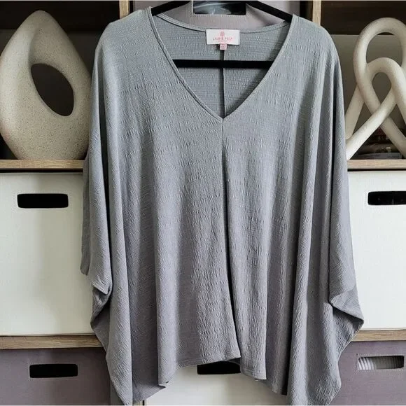 Laurie Felt Gray V-Neck Top Size M/L - Picture 4 of 12
